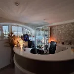 Meduza Wellness S Ubytovanim Apartmán