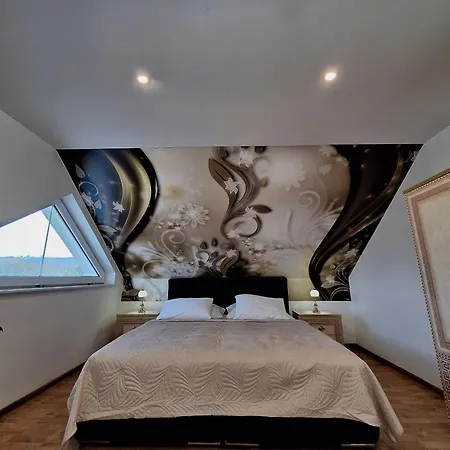 Meduza Wellness S Ubytovanim Appartamento Hlohovec